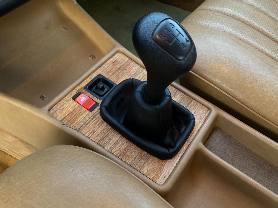 Детали интерьера Mercedes-Benz 190 D (W124) 1984 года  (NA) (фото 94 из 240)